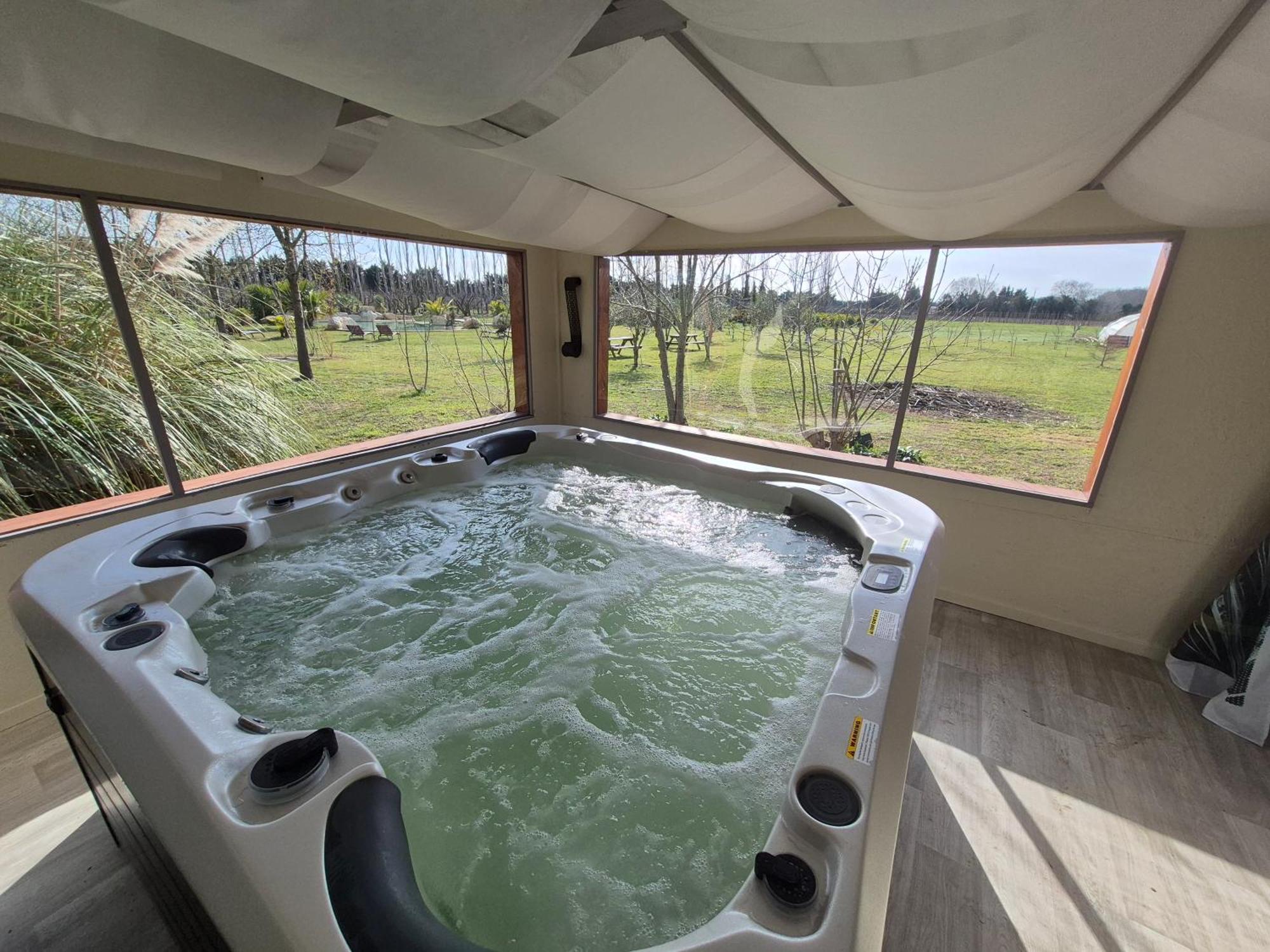 أفينيون Le Mas Des Cerisiers Jacuzzi Et Sauna Inclus Pour Tous Les Logements المظهر الخارجي الصورة