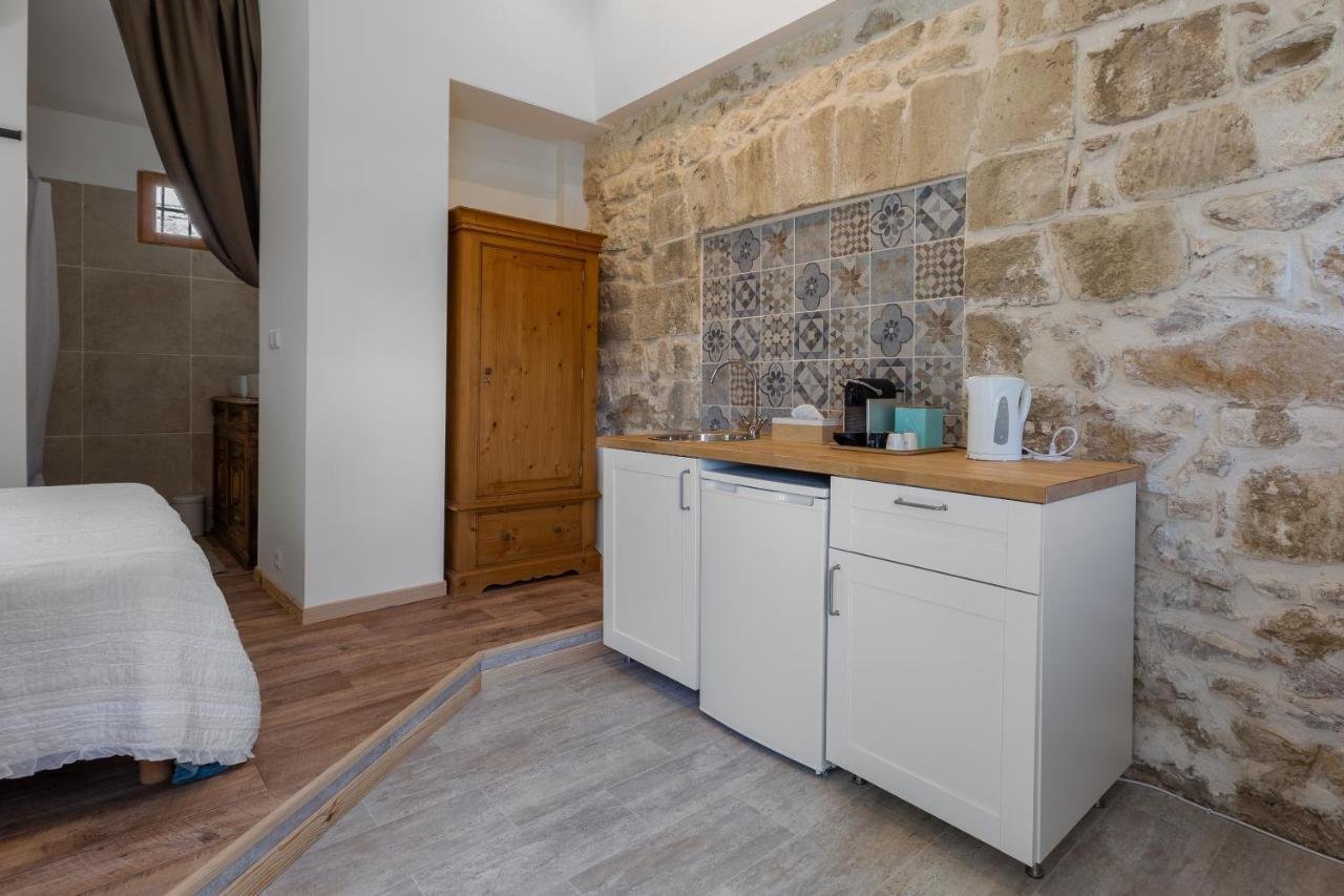 أفينيون Le Mas Des Cerisiers Jacuzzi Et Sauna Inclus Pour Tous Les Logements المظهر الخارجي الصورة
