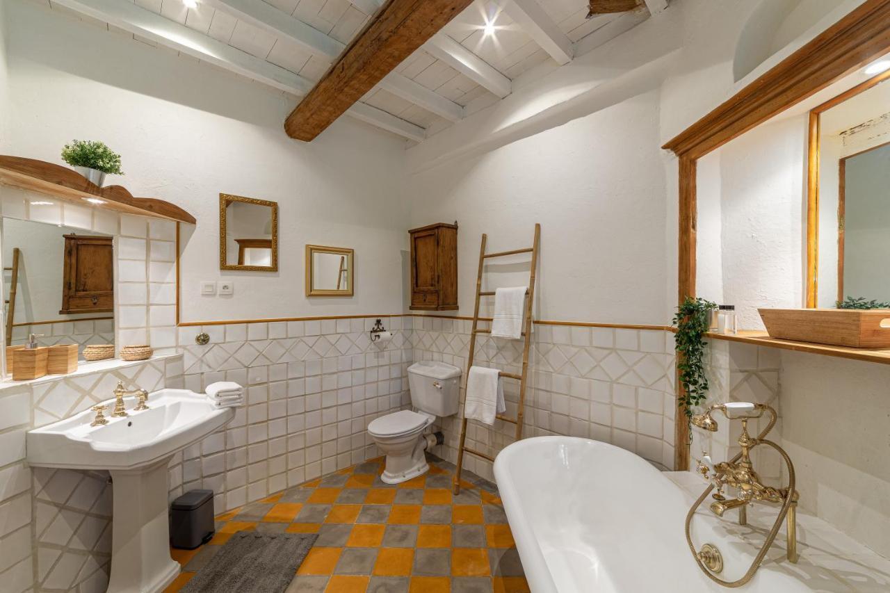 أفينيون Le Mas Des Cerisiers Jacuzzi Et Sauna Inclus Pour Tous Les Logements المظهر الخارجي الصورة